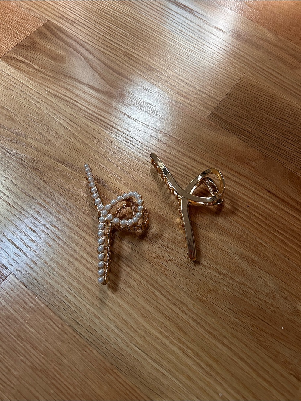 Pearl-Embellished Gold Knot Hair Clips for Women